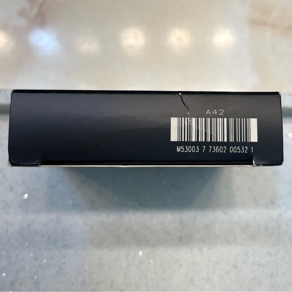 MAC ~ ‘MEDIUM’ Blot Powder Compact with Mirror ~ Full Size 12 g ~ NIB - Picture 15 of 16